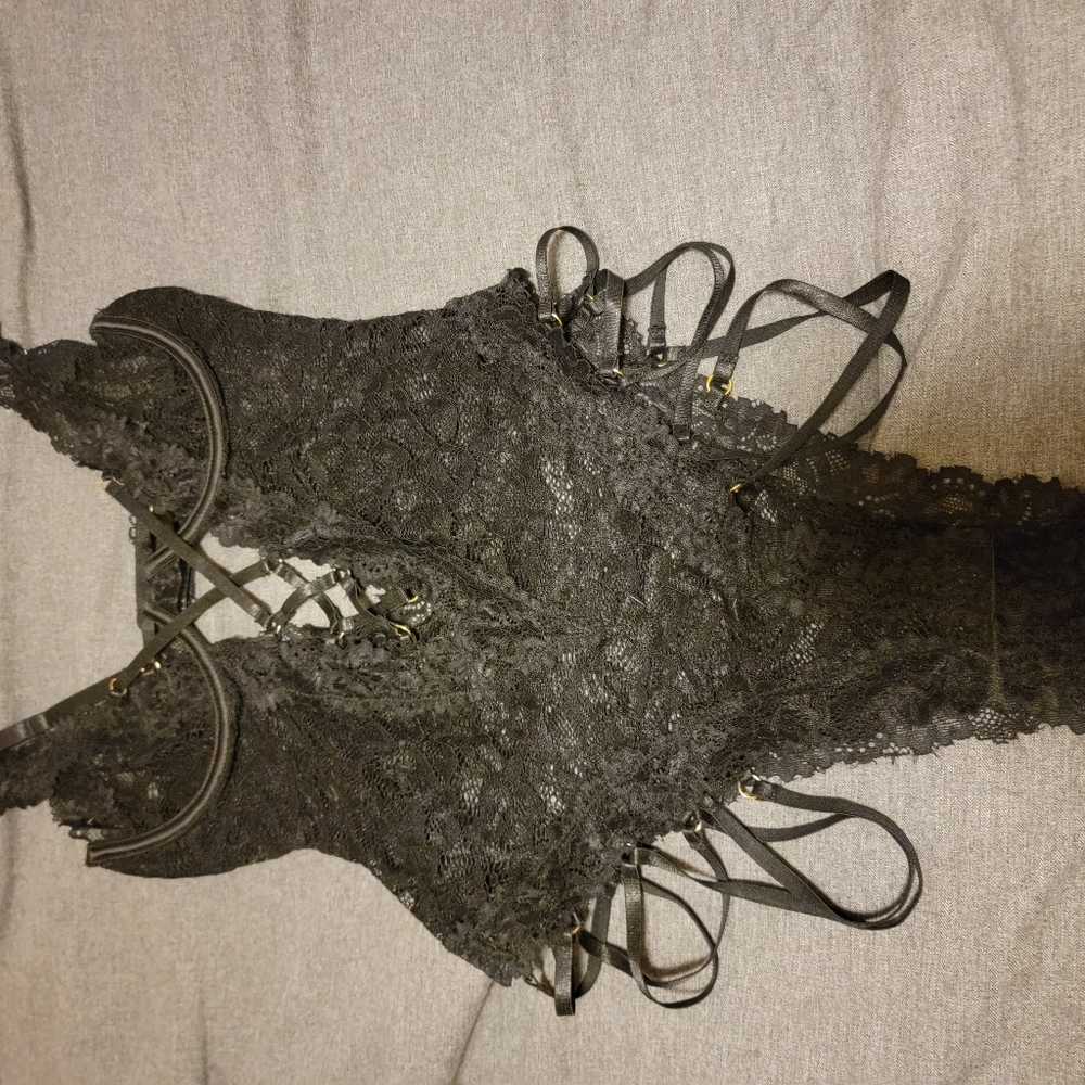 Frederick's Lacy Teddy, S, Black